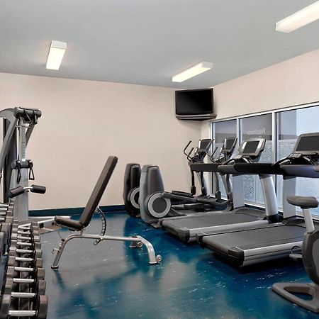 Four Points By Sheraton Hotel & Suites Calgary West מראה חיצוני תמונה
