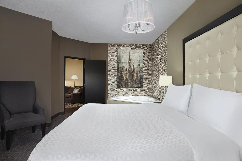 Four Points By Sheraton Hotel & Suites Calgary West מראה חיצוני תמונה