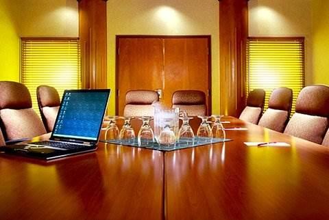 Four Points By Sheraton Hotel & Suites Calgary West מראה חיצוני תמונה