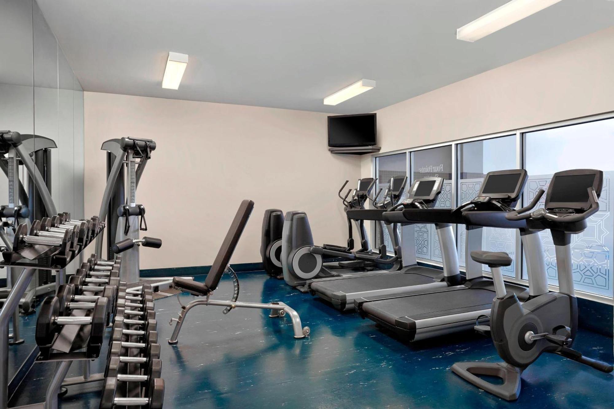 Four Points By Sheraton Hotel & Suites Calgary West מראה חיצוני תמונה