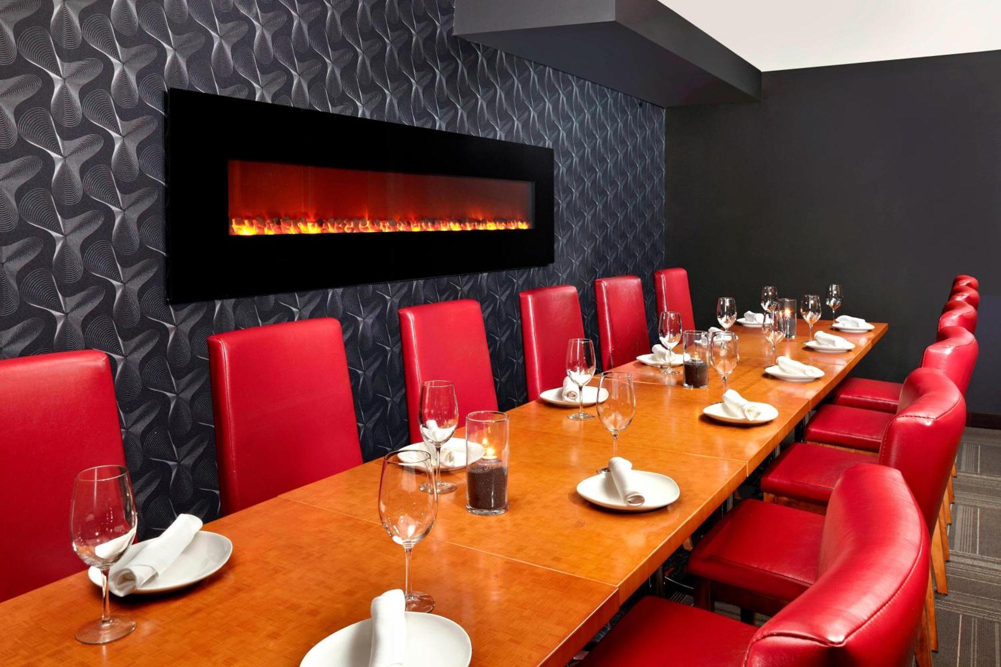 Four Points By Sheraton Hotel & Suites Calgary West מראה חיצוני תמונה