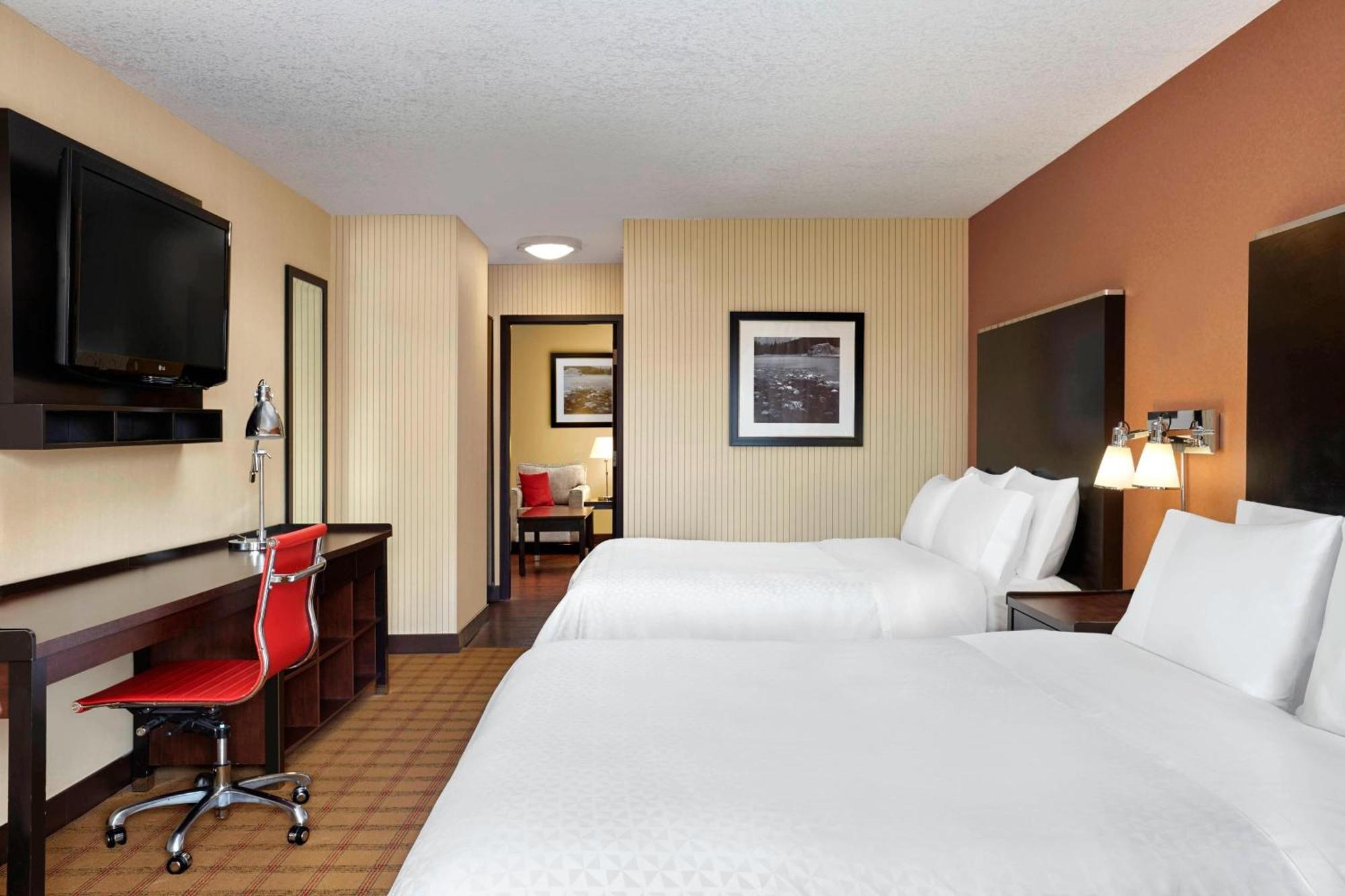 Four Points By Sheraton Hotel & Suites Calgary West מראה חיצוני תמונה