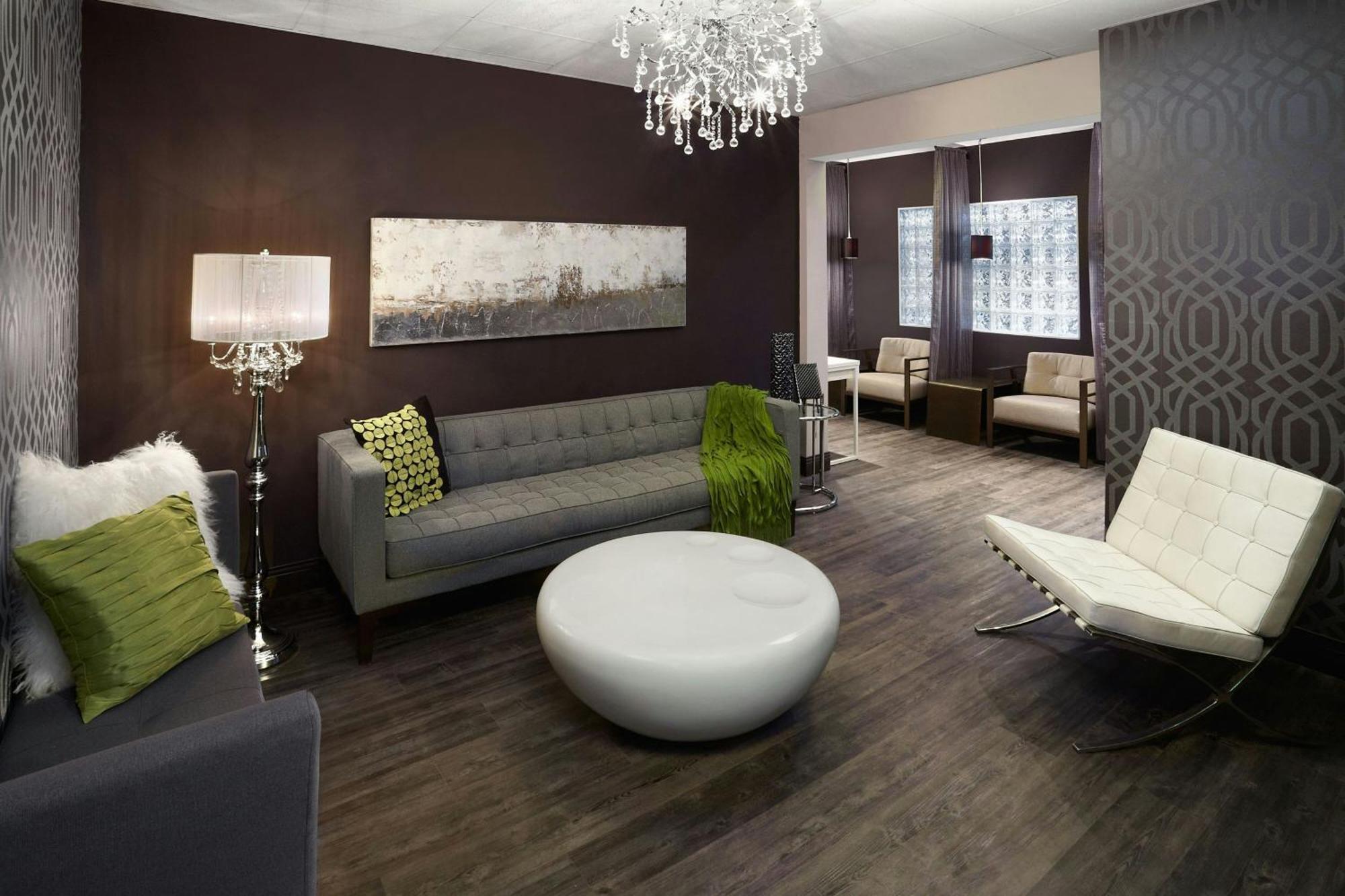 Four Points By Sheraton Hotel & Suites Calgary West מראה חיצוני תמונה
