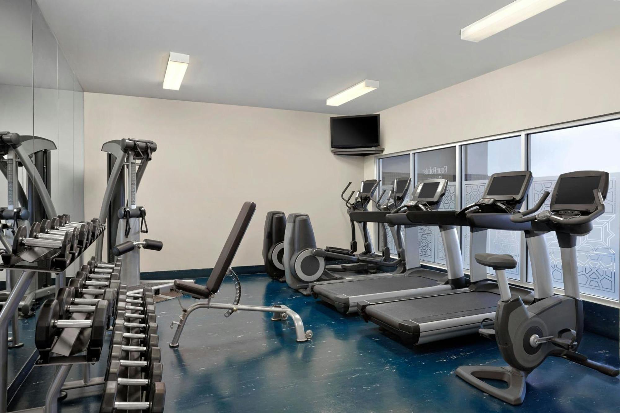 Four Points By Sheraton Hotel & Suites Calgary West מראה חיצוני תמונה
