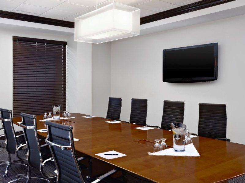 Four Points By Sheraton Hotel & Suites Calgary West מראה חיצוני תמונה