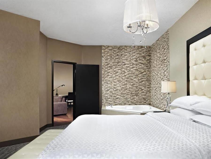 Four Points By Sheraton Hotel & Suites Calgary West מראה חיצוני תמונה